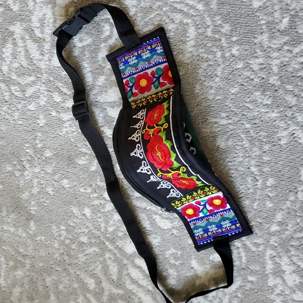 NWOT....Gorgeous hand embroidered floral fanny pack!